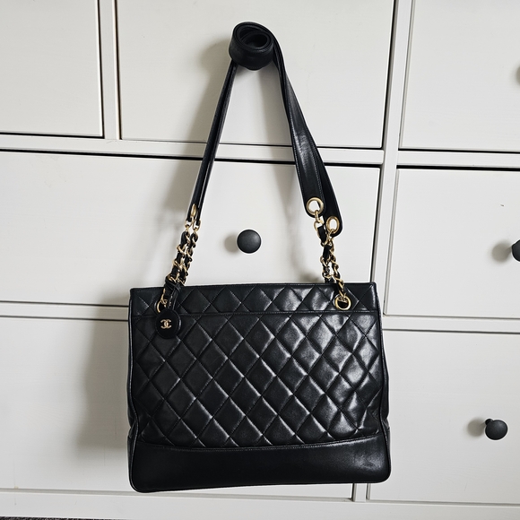 CHANEL Handbags - CHANEL Vintage Black Quilted Leather Shoulder Bag